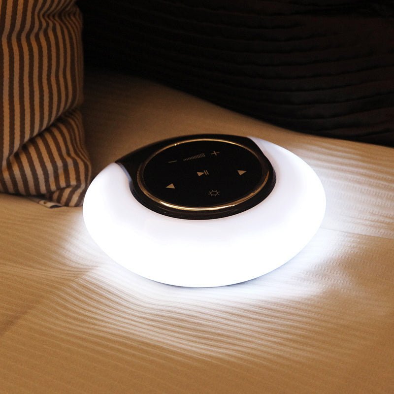 مصباح مكتبي LED إبداعي مزود بمكبر صوت ستيريو بتقنية البلوتوث مع خاصية التعتيم المستمر وخاصية اللمس، قابل للطي، مع إضاءة ليلية