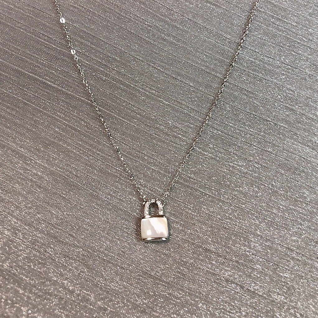 Simple Ins Special Interest Light Luxury Simple All-match S925 Sterling Silver Fritillary Lock Head Exquisite Necklace