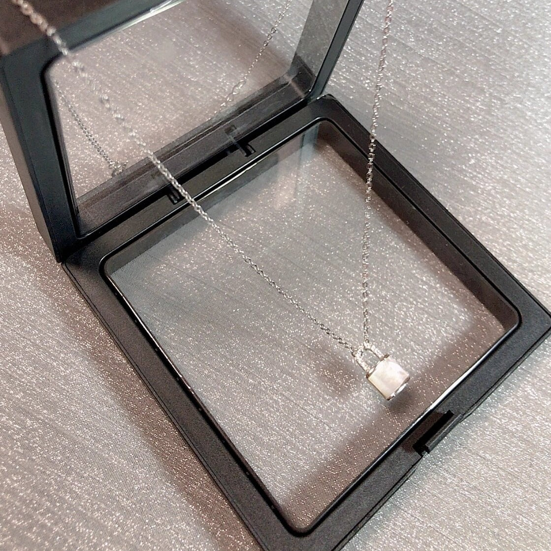 Simple Ins Special Interest Light Luxury Simple All-match S925 Sterling Silver Fritillary Lock Head Exquisite Necklace
