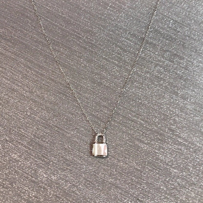 Simple Ins Special Interest Light Luxury Simple All-match S925 Sterling Silver Fritillary Lock Head Exquisite Necklace
